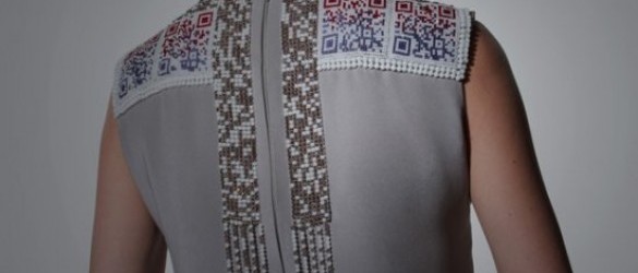 Prendas de vestir con el código QR integrado en el diseño visual de la prenda